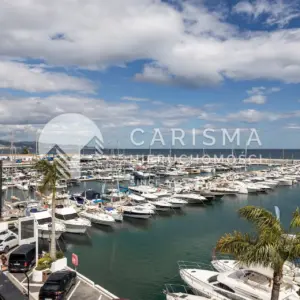 Apartament z widokiem na morze i port w Puerto Banús